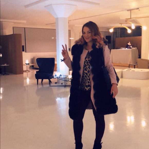 Hooded thick soft faux fur long vest - Picture 3 of 7